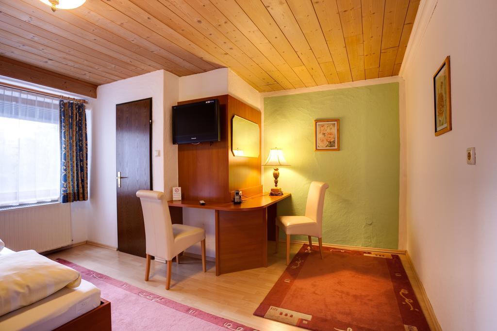 Cityhotel Schwarzer Baer Innsbruck Szoba fotó