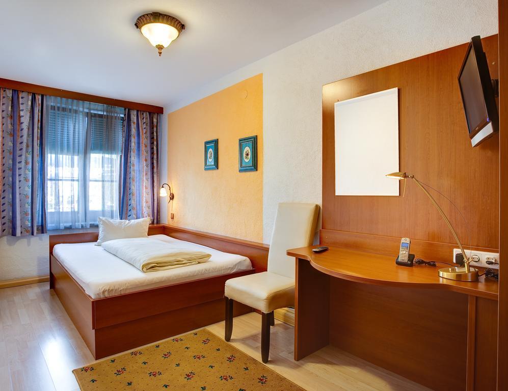 Cityhotel Schwarzer Baer Innsbruck Szoba fotó