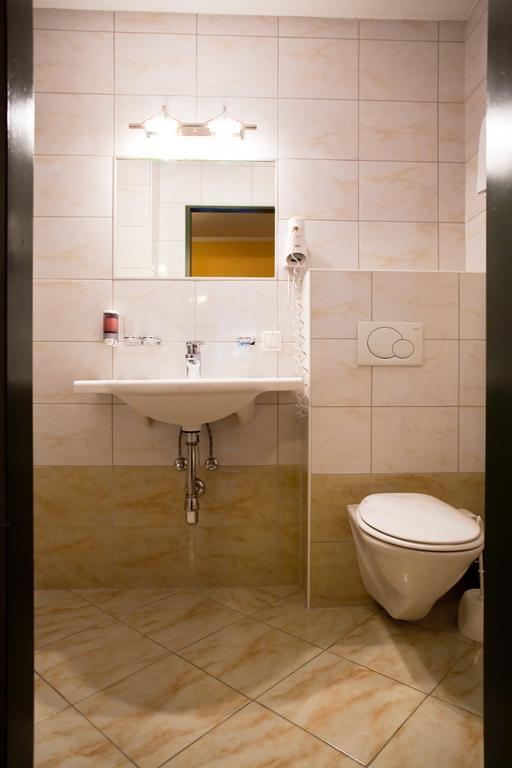 Cityhotel Schwarzer Baer Innsbruck Szoba fotó