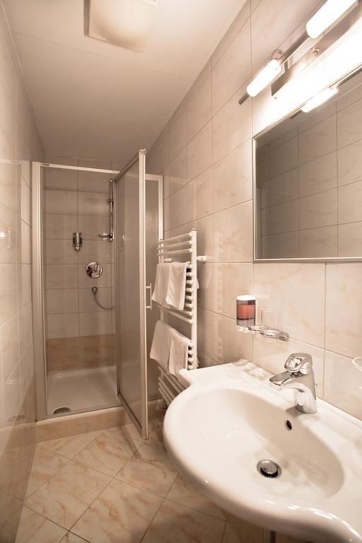 Cityhotel Schwarzer Baer Innsbruck Szoba fotó